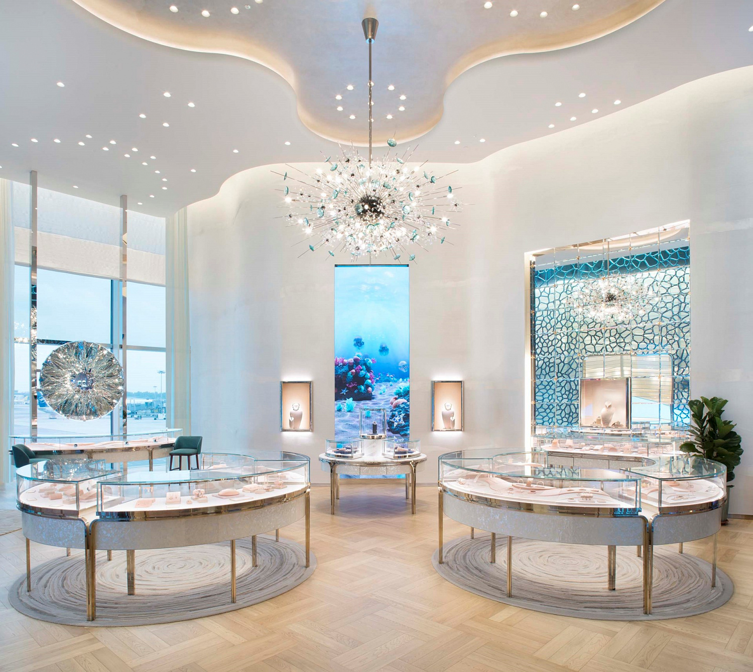 В аэропорту Чанги (Сингапур) открылся новый магазин Tiffany & Co. С экологичным фасадом, спроектированным MVRDV