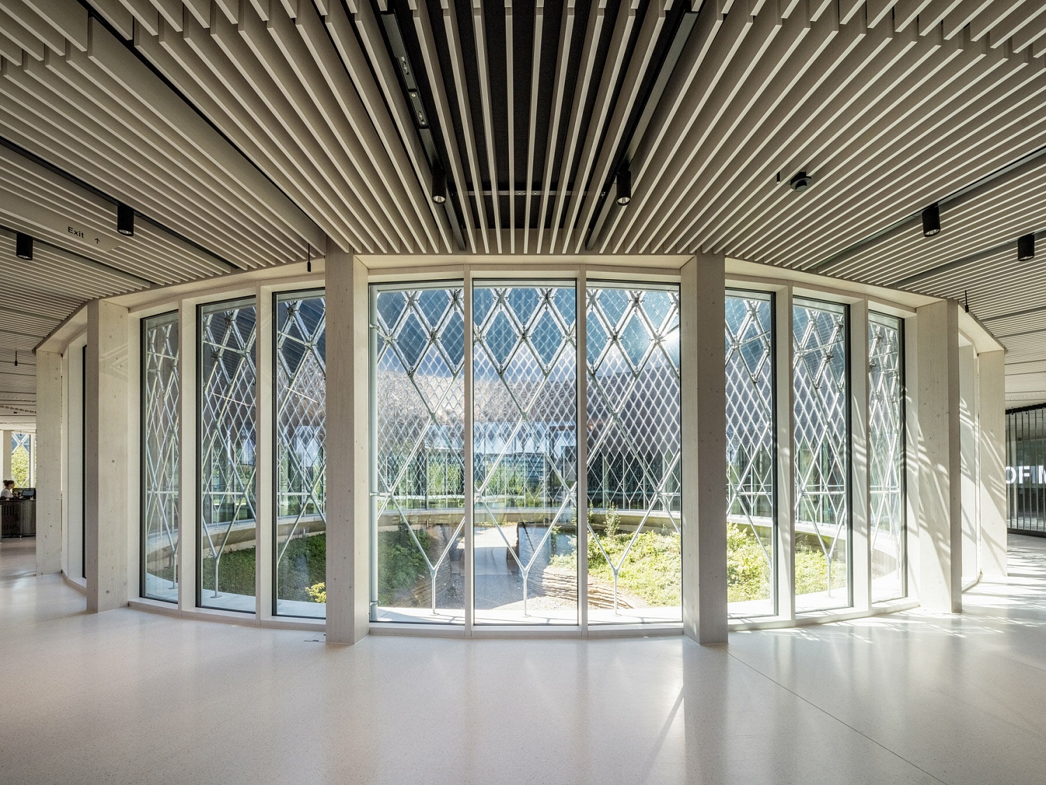 Архитектурная студия AMDL CIRCLE спроектировала круглый павильон для кампуса в Базеле, Швейцария